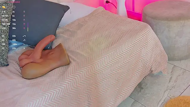 Mariapettit online show from 10/31/25, 12:06