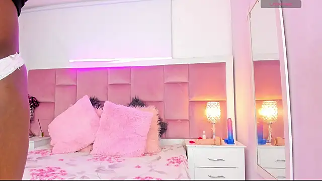 Snapshot of DaphneLloyd chatting on 12/03/24, 07:33 DaphneLloyd online show from 12/03/24, 07:33