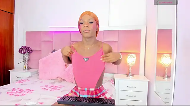 Snapshot of DaphneLloyd chatting on 12/05/24, 08:22 DaphneLloyd online show from 12/05/24, 08:22