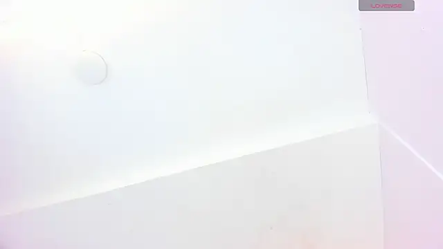 Snapshot of DaphneLloyd chatting on 12/06/24, 08:51 DaphneLloyd online show from 12/06/24, 08:51