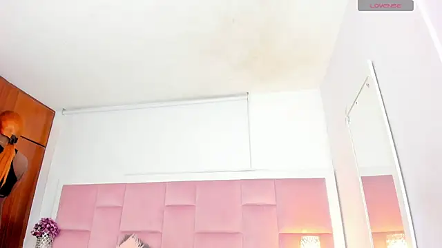 Snapshot of DaphneLloyd chatting on 12/10/24, 02:05 DaphneLloyd online show from 12/10/24, 02:05