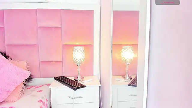 Snapshot of DaphneLloyd chatting on 12/10/24, 07:11 DaphneLloyd online show from 12/10/24, 07:11