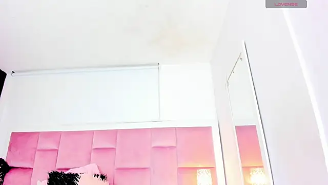 Snapshot of DaphneLloyd chatting on 12/14/24, 02:23 DaphneLloyd online show from 12/14/24, 02:23