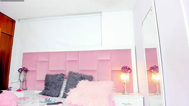 Snapshot of DaphneLloyd chatting on 01/11/25, 01:48 DaphneLloyd online show from 01/11/25, 01:48