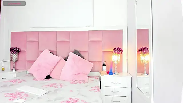 Snapshot of DaphneLloyd chatting on 01/31/25, 08:12 DaphneLloyd online show from 01/31/25, 08:12