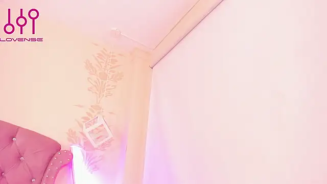 Snapshot of DaphneLloyd chatting on 09/19/25, 02:35 DaphneLloyd online show from 09/19/25, 02:35