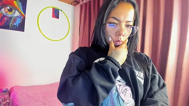 Snapshot of nicole_volkov chatting on 01/07/25, 12:34 nicole volkov online show from 01/07/25, 12:34