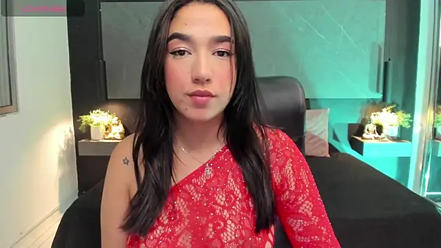 Snapshot of SaraaMills chatting on 04/15/26, 03:35 SaraaMills online show from 04/15/26, 03:35