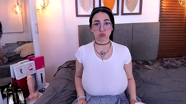 Snapshot of Scarleth_swann chatting on 09/23/25, 11:24 Scarleth swann online show from 09/23/25, 11:24