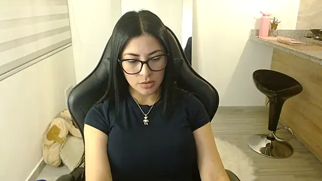 Charlotte cute18 online show from 12/18/25, 03:12