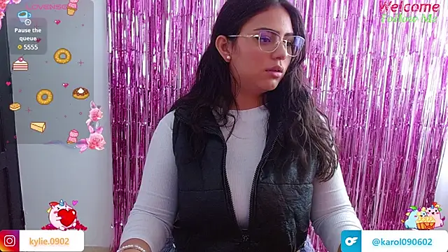 Snapshot of karol_9 chatting on 02/22/25, 09:48 karol 9 online show from 02/22/25, 09:48