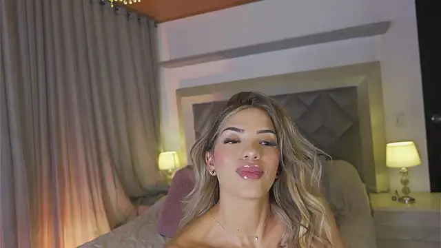 Snapshot of Ameliadickens chatting on 03/12/26, 11:44 Ameliadickens online show from 03/12/26, 11:44