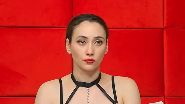 Snapshot of AliceMunro chatting on 01/31/25, 03:52 AliceMunro online show from 01/31/25, 03:52