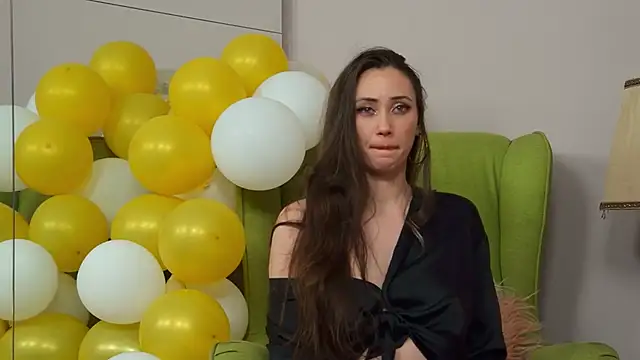 Snapshot of AliceMunro chatting on 02/28/25, 03:59 AliceMunro online show from 02/28/25, 03:59