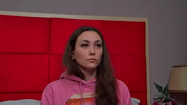 Snapshot of AliceMunro chatting on 03/18/25, 09:43 AliceMunro online show from 03/18/25, 09:43