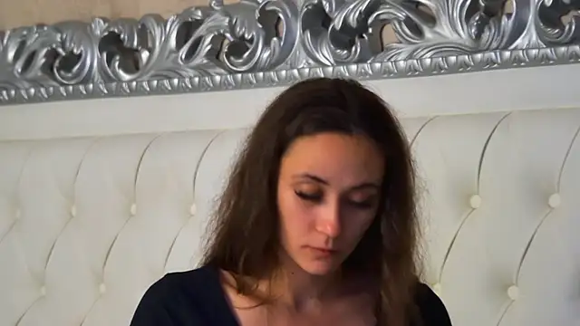 Snapshot of AliceMunro chatting on 09/10/25, 07:03 AliceMunro online show from 09/10/25, 07:03