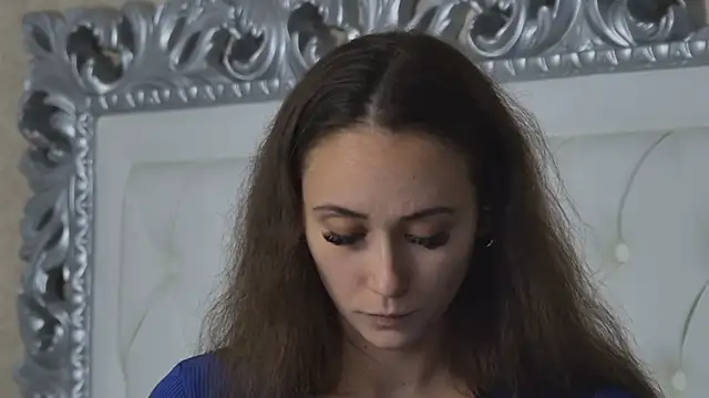 Snapshot of AliceMunro chatting on 09/19/25, 07:25 AliceMunro online show from 09/19/25, 07:25