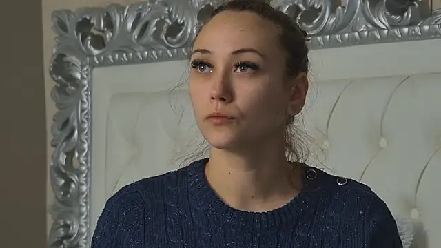 Snapshot of AliceMunro chatting on 10/31/25, 08:32 AliceMunro online show from 10/31/25, 08:32