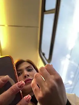 Snapshot of Accole chatting on 12/08/24, 06:33 Accole online show from 12/08/24, 06:33