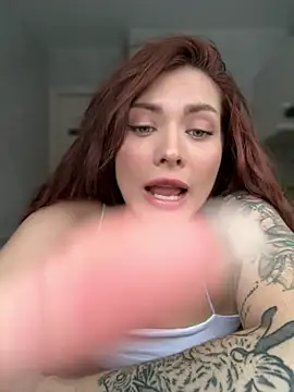 Snapshot of Accole chatting on 02/19/25, 06:22 Accole online show from 02/19/25, 06:22