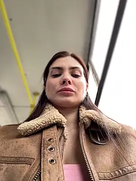 Snapshot of Accole chatting on 03/20/25, 07:47 Accole online show from 03/20/25, 07:47