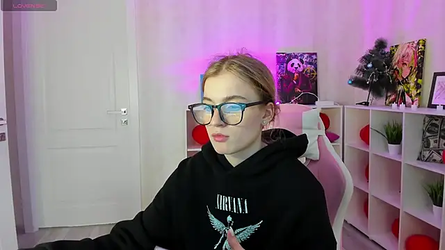 Stacey Brown online show from 03/07/25, 04:35