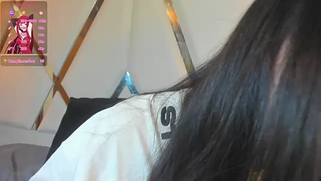 Snapshot of MarielQueenx chatting on 01/04/25, 06:52 MarielQueenx online show from 01/04/25, 06:52