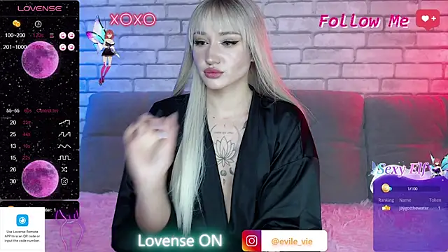 Snapshot of Eva_Evile chatting on 12/19/24, 01:07 Eva Evile online show from 12/19/24, 01:07