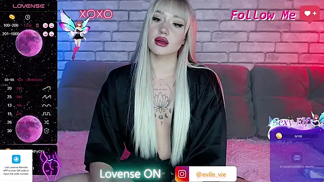 Snapshot of Eva_Evile chatting on 12/25/24, 04:54 Eva Evile online show from 12/25/24, 04:54