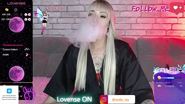 Snapshot of Eva_Evile chatting on 02/02/25, 04:00 Eva Evile online show from 02/02/25, 04:00