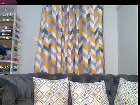 Petite 254 online show from 02/05/25, 12:42