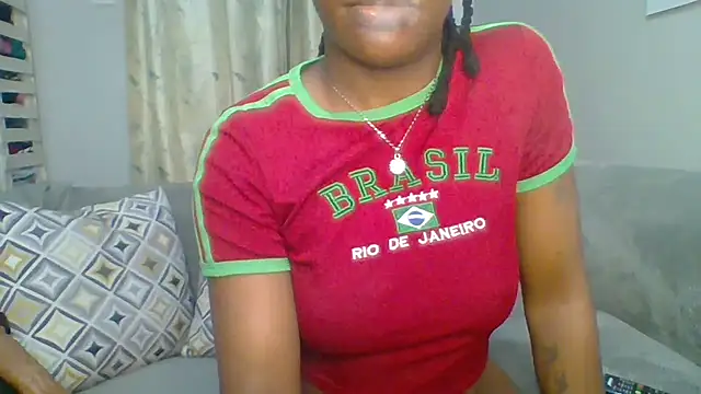 Snapshot of Petite_254 chatting on 04/17/26, 10:29 Petite 254 online show from 04/17/26, 10:29