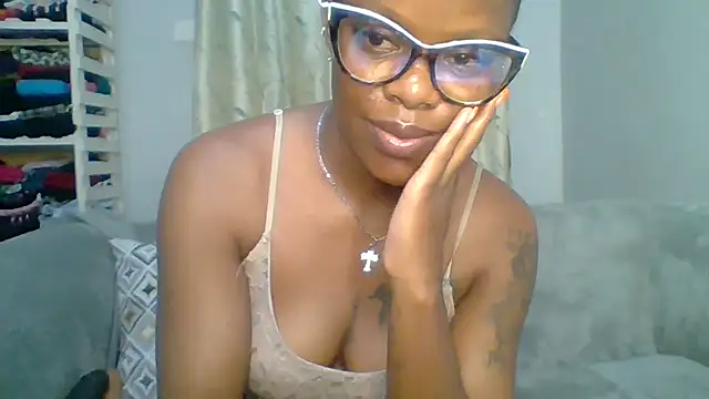 Snapshot of Petite_254 chatting on 04/21/26, 12:23 Petite 254 online show from 04/21/26, 12:23