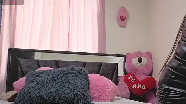 Snapshot of Hotsamantamature chatting on 11/05/25, 09:04 Hotsamantamature online show from 11/05/25, 09:04