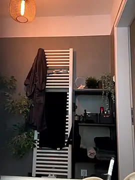 Snapshot of ElenaHaze chatting on 01/13/26, 07:57 ElenaHaze online show from 01/13/26, 07:57