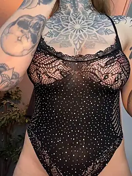 Snapshot of ElenaHaze chatting on 02/01/26, 09:19 ElenaHaze online show from 02/01/26, 09:19