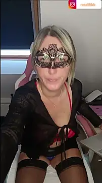 Snapshot of Rose_Libertine chatting on 10/10/25, 07:29 Rose Libertine online show from 10/10/25, 07:29