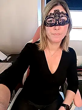 Snapshot of Rose_Libertine chatting on 04/03/26, 07:17 Rose Libertine online show from 04/03/26, 07:17