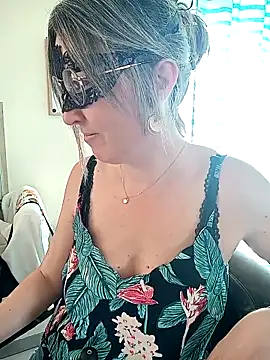 Snapshot of Rose_Libertine chatting on 04/09/26, 08:20 Rose Libertine online show from 04/09/26, 08:20