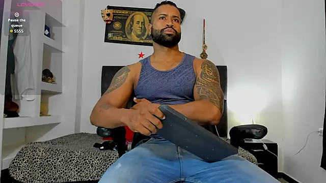 MattRodriguez9 online show from 11/30/25, 11:03