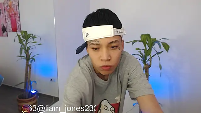 Jonesliam23 online show from 12/07/24, 06:37