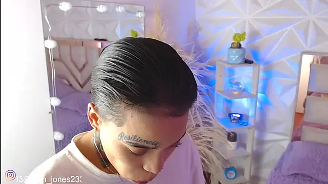 Jonesliam23 online show from 10/02/25, 07:21