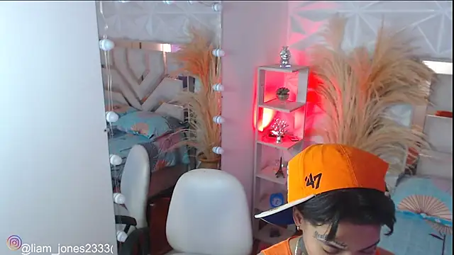 Jonesliam23 online show from 10/30/25, 07:03