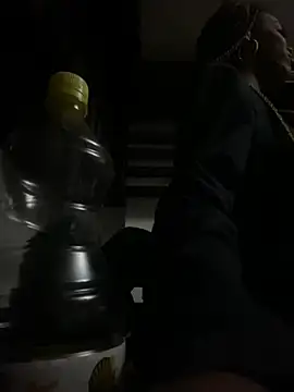 Snapshot of adaraSmiith chatting on 01/11/25, 11:23 adaraSmiith online show from 01/11/25, 11:23