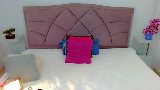 laura sweett120 online show from 02/07/25, 04:06