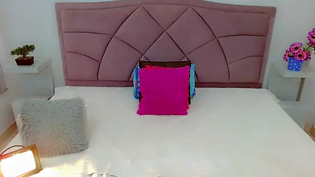 laura sweett120 online show from 02/14/25, 03:54