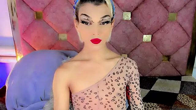 Snapshot of the-horus-girl chatting on 12/12/24, 01:43 the-horus-girl online show from 12/12/24, 01:43