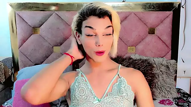 Snapshot of the-horus-girl chatting on 01/08/25, 05:27 the-horus-girl online show from 01/08/25, 05:27