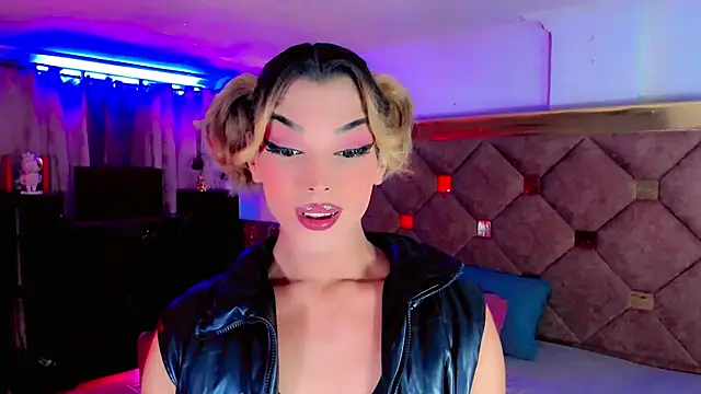 Snapshot of the-horus-girl chatting on 10/04/25, 11:03 the-horus-girl online show from 10/04/25, 11:03