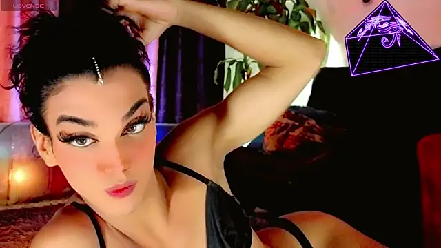 Snapshot of the-horus-girl chatting on 05/01/26, 02:38 the-horus-girl online show from 05/01/26, 02:38